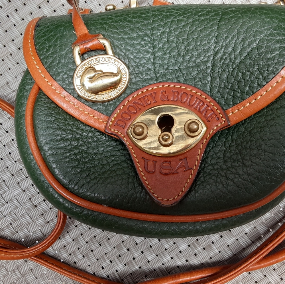 Dooney and Bourke belt bag/crossbody - Picture 2 of 4